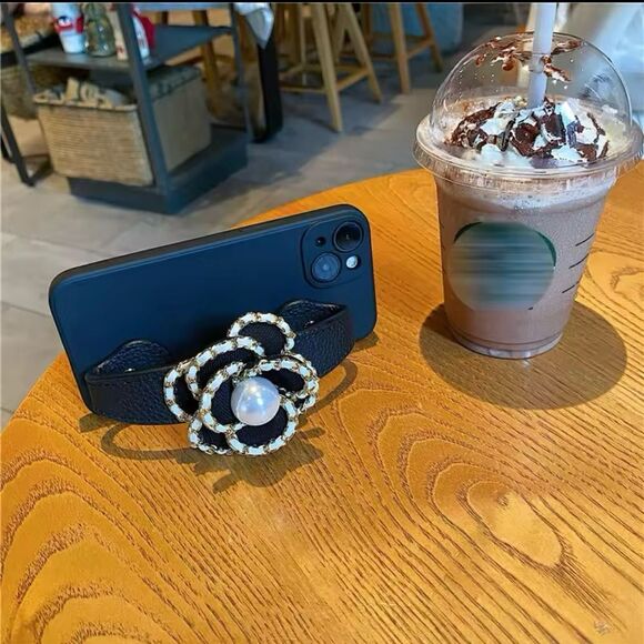 Elegant Camellia Grip Case for iPhone - Picture 4 of 8